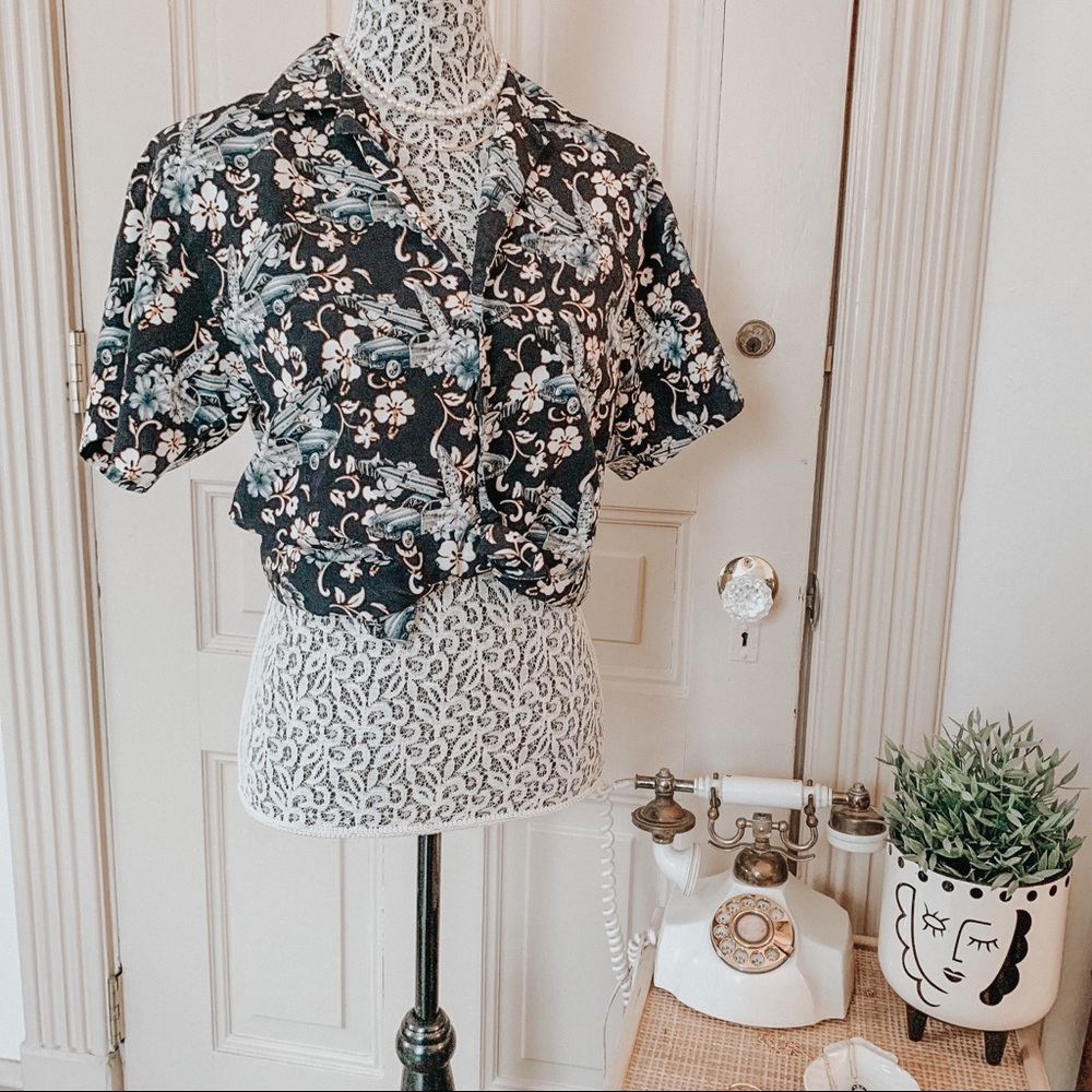 Vintage Blue Car Souvenir Button-Down Top SZ M
